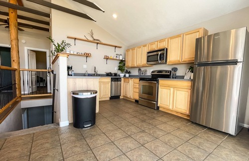 Cripple Creek Casa | Private Cozy Cabin, Mountain Peak Views & Theater Room!