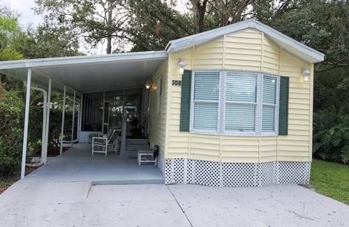 River Ranch Cabaña | Private Cozy Cottage w/ Porch and Backyard Firepit! 108