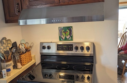 Viroqua Otro | Private, Cozy, Driftless 2BR Farmhouse on 80 acres, 2 miles from Viroqua, WI