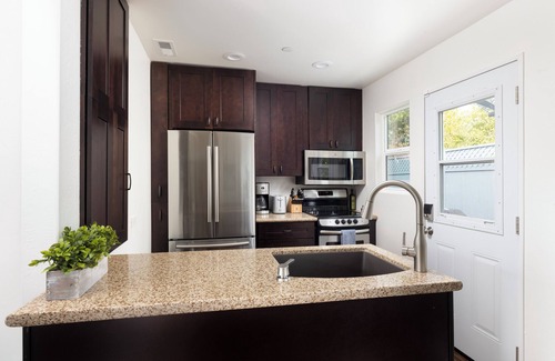 Oak Park Casa | Private Cozy House with 2 Bedroom, 2 Bathroom, A/C, and Near Downtown