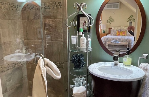 Downingtown Casa | Private & cozy modern cottage surrounded by nature. Long stays are welcome!