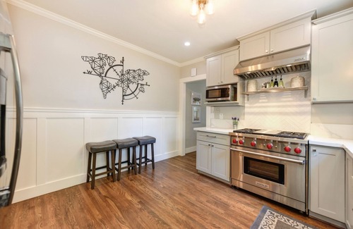 Central Sacramento Casa | Private, Cozy, Quiet, Luxury, Mins to Hospital, Park, Restaurants & Coffee Shop