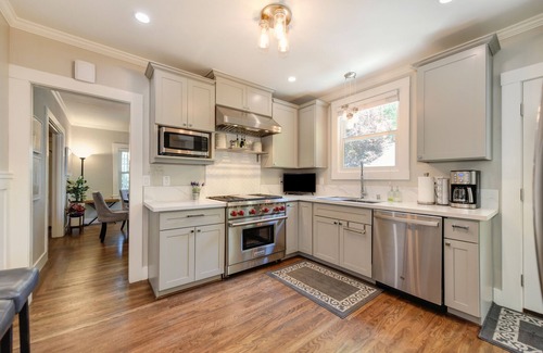 Central Sacramento Casa | Private, Cozy, Quiet, Luxury, Mins to Hospital, Park, Restaurants & Coffee Shop