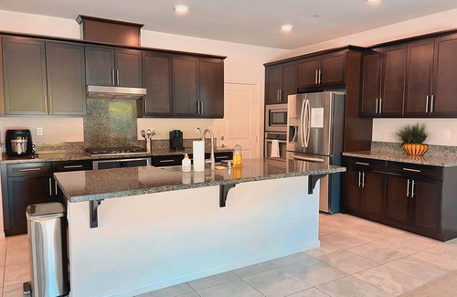 Simi Valley Casa | Private Cozy Room in a House 5mins to DT, Simi Valley View, Accessible to City!