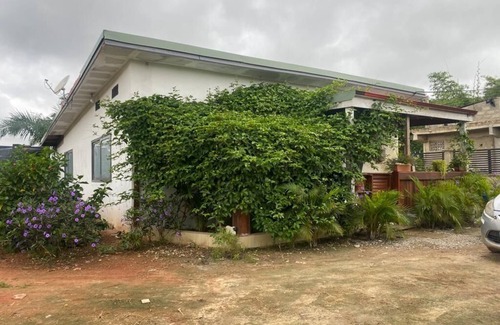 Sekondi-Takoradi Cama Y Desayuno | Private cozy room in a shared house
