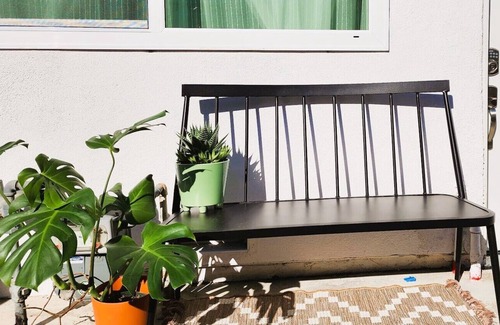 Southwest Anaheim Apartamento | Private Cozy studio newly remodeled near Disneyland / beach / convention center