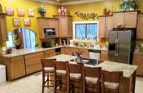 Pigeon Forge Cabina | Creekside Chalet, excelente para grupos grandes, 2 MLS a Pigeon Forge Parkway💟