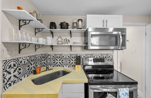 St. Petersburg - Clearwater Apartamento | Private Deck Pet Friendly Spacious Courtyard