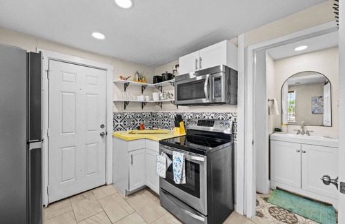 St. Petersburg - Clearwater Apartamento | Private Deck Pet Friendly Spacious Courtyard