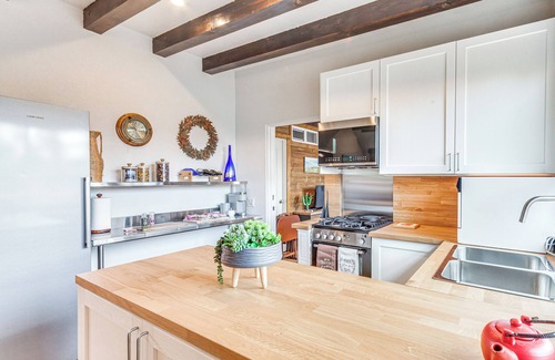 Pinyon Pines Casa | Private Deck + Views: Mountain Center Home!