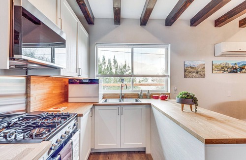 Pinyon Pines Casa | Private Deck + Views: Mountain Center Home!