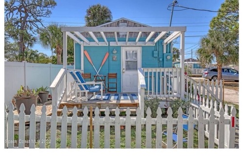 Tropic Cabaña | Private Deck with a Riverview, Studio Cottage