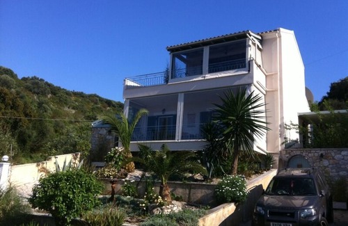 Petaleia Villa | Villa privada independiente de Kassiopi con excelentes vistas al mar, con licencia EOT completa