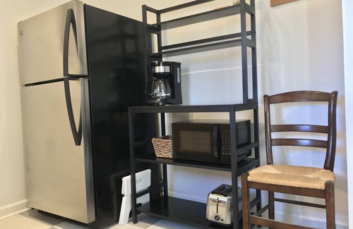 Upper East Apartamento | Private Detached Cottage in Prime Downtown Location, Private Yard