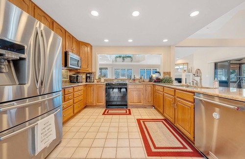 Huddleston Casa | LAKE Allure: Lakefront Home with Private Dock - Casago SML