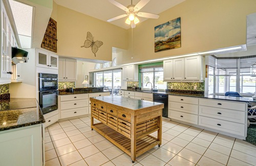 Lake Suzy Casa | Private Dock + Pool: Lakefront Florida Getaway!