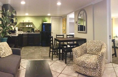 Woodfin Apartamento | Privado, que admite mascotas en Asheville APT, a minutos del centro de la ciudad, River Arts, Biltmore.