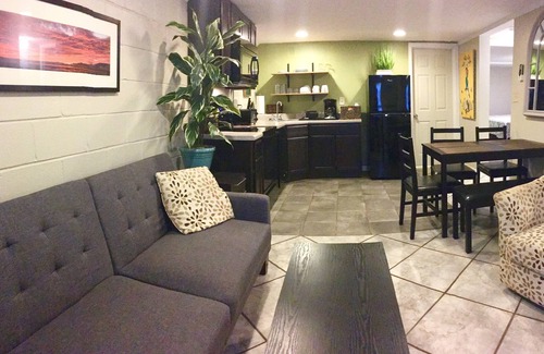 Woodfin Apartamento | Privado, que admite mascotas en Asheville APT, a minutos del centro de la ciudad, River Arts, Biltmore.