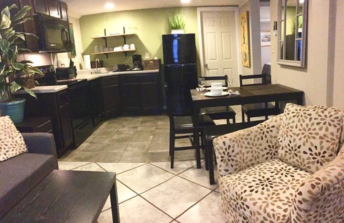 Woodfin Apartamento | Privado, que admite mascotas en Asheville APT, a minutos del centro de la ciudad, River Arts, Biltmore.