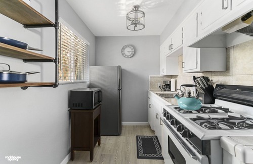 Riviera - Westchester Apartamento | Private Downtown Guesthouse-Westchester Retreat