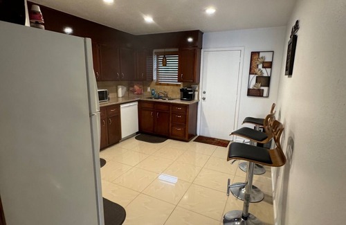 Southeast Houston Casa | Private Duplex #4 -Centrally Located - New Listing