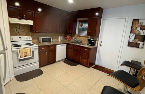 Southeast Houston Casa | Private Duplex #4 -Centrally Located - New Listing