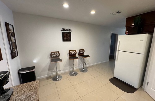 Southeast Houston Casa | Private Duplex #4 -Centrally Located - New Listing