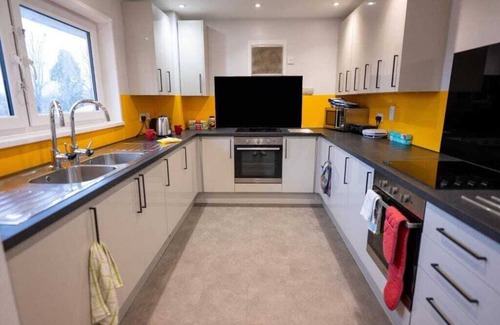 Llandaff Apartamento | Private ensuite room with shared kitchen facilities.
