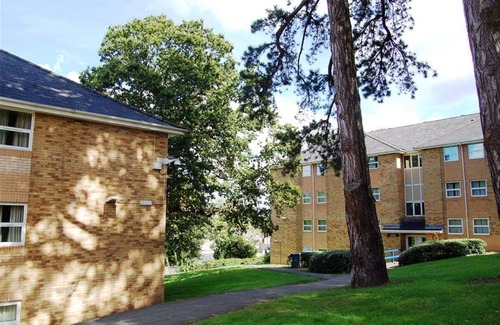 Llandaff Apartamento | Private ensuite room with shared kitchen facilities.