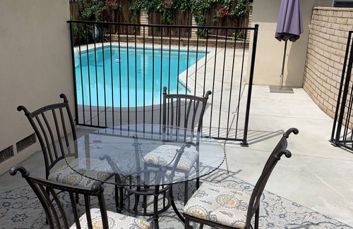 West Park Community Casa | Private Entrance King Suite