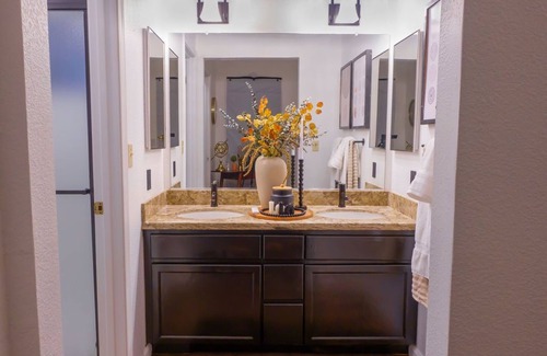 Rio Linda Apartamento | Private Entrance Master Suite w/ Kitchenette