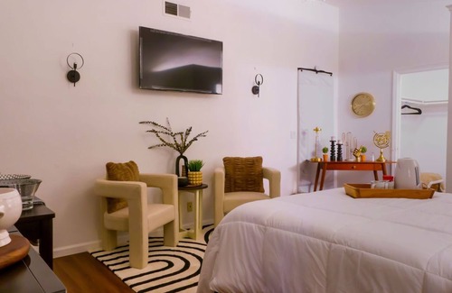 Rio Linda Apartamento | Private Entrance Master Suite w/ Kitchenette