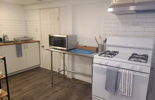 Ingleside Apartamento | Private Entrance, Cozy 1-Bedroom Apartment, Full Kitchen, Backyard