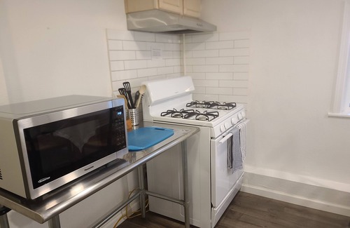Ingleside Apartamento | Private Entrance, Cozy 1-Bedroom Apartment, Full Kitchen, Backyard