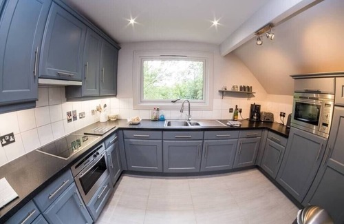 Marlow Casa | Private Estate Lake Lodge/Cabin Near River Thames