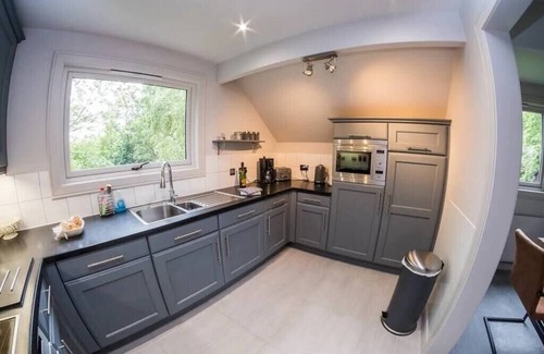 Marlow Casa | Private Estate Lake Lodge/Cabin Near River Thames