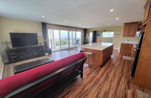 Fairview Apartamento | Private Estate with Million Dollar Views in the Heart of the S. F. Bay Area.