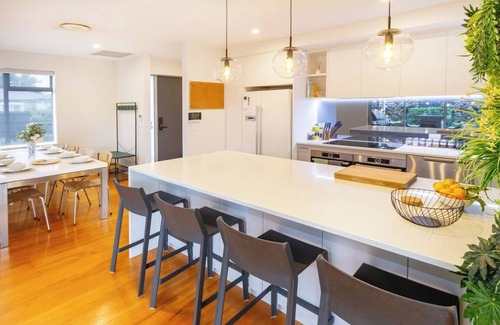 Christchurch Casa | Private Family City Retreat, Sleeps 8