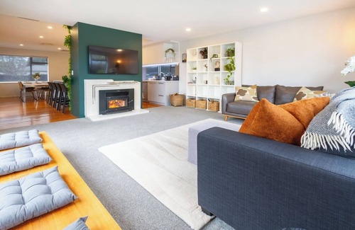 Christchurch Casa | Private Family City Retreat, Sleeps 8