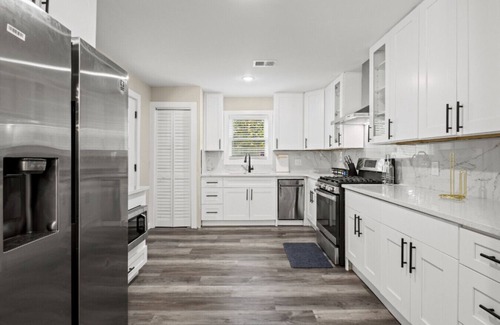 Atlanta Apartamento | Private Fenced Yard Fireplace Free Parking