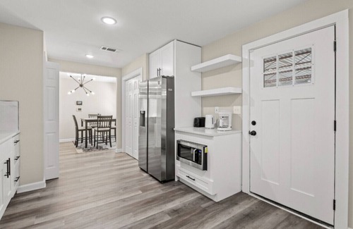 Atlanta Apartamento | Private Fenced Yard Fireplace Free Parking