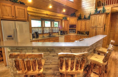 Gatlinburg - Pigeon Forge Cabina | Pigeon Forge Cabin, recuerdos familiares, estanque de pesca, FirePit, sala de teatro, juegos de arcade, mesa de billar