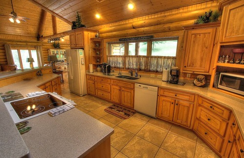 Gatlinburg - Pigeon Forge Cabina | Pigeon Forge Cabin, recuerdos familiares, estanque de pesca, FirePit, sala de teatro, juegos de arcade, mesa de billar