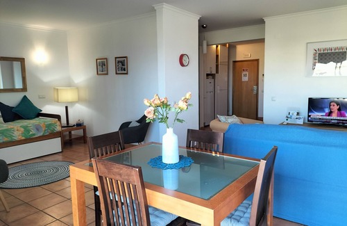 Porto de Mos Apartamento | Apartamento privado en el complejo "VILA MÓS" con una hermosa zona ajardinada.