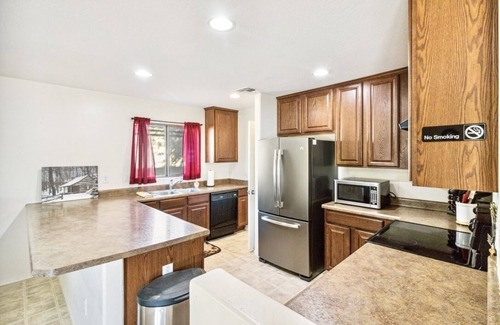 Oasis at Magic Ranch Casa | Private Florence Getaway 15 Minutes to Historic Downtown!