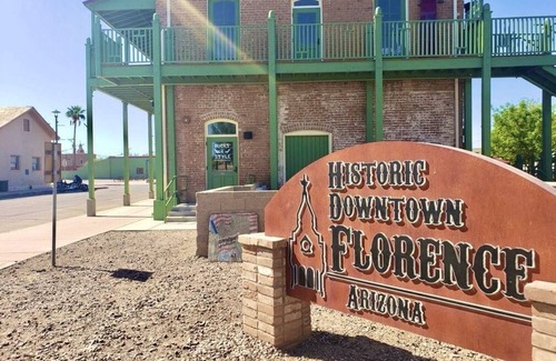 Oasis at Magic Ranch Casa | Private Florence Getaway 15 Minutes to Historic Downtown!