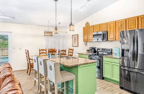 Palm Bay Casa | Private Florida Home with Pool and Hot Tub Enclosure, King Bed in Master Suite
