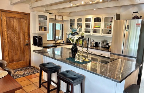 Prescott Cabina | Private Forest Lodge w/Game House, Spa, mins to DT