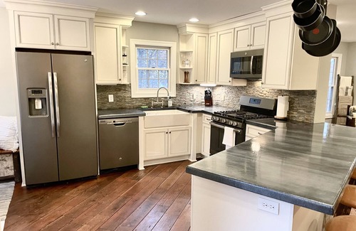 New Buffalo Casa | Private Forest Road to Upscale Lodge w/ Hot Tub, Sauna, Golf Cart, Bocci Court