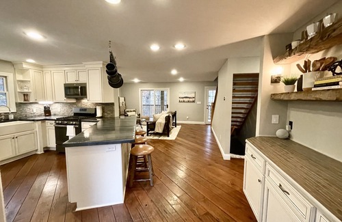 New Buffalo Casa | Private Forest Road to Upscale Lodge w/ Hot Tub, Sauna, Golf Cart, Bocci Court
